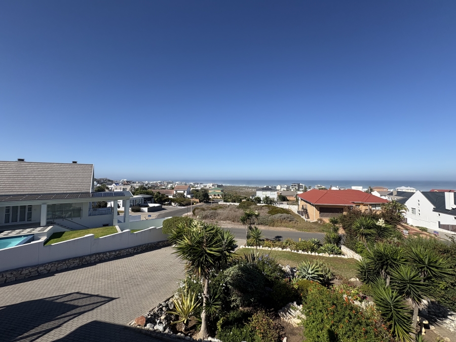 4 Bedroom Property for Sale in Pearl Bay Western Cape